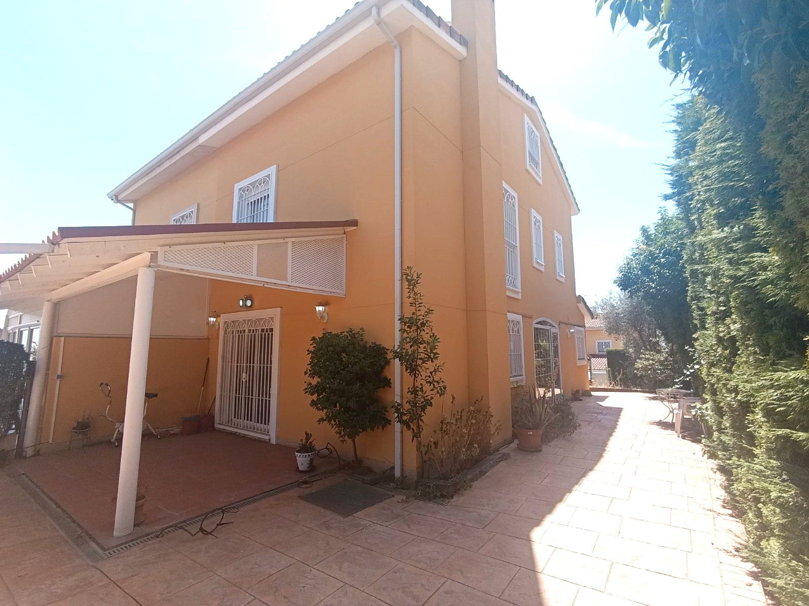 Vista exterior de Casa o xalet de lloguer en El Molar (Madrid) amb Jardí privat, Moblat i Forn