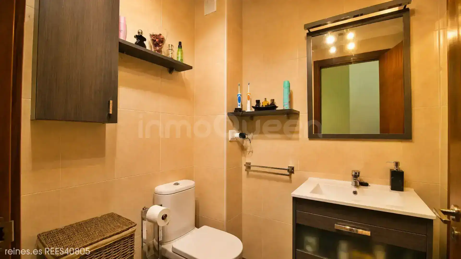 Baño de Casa adosada en venta en Val de San Vicente  con Jardín privado, Terraza y Amueblado