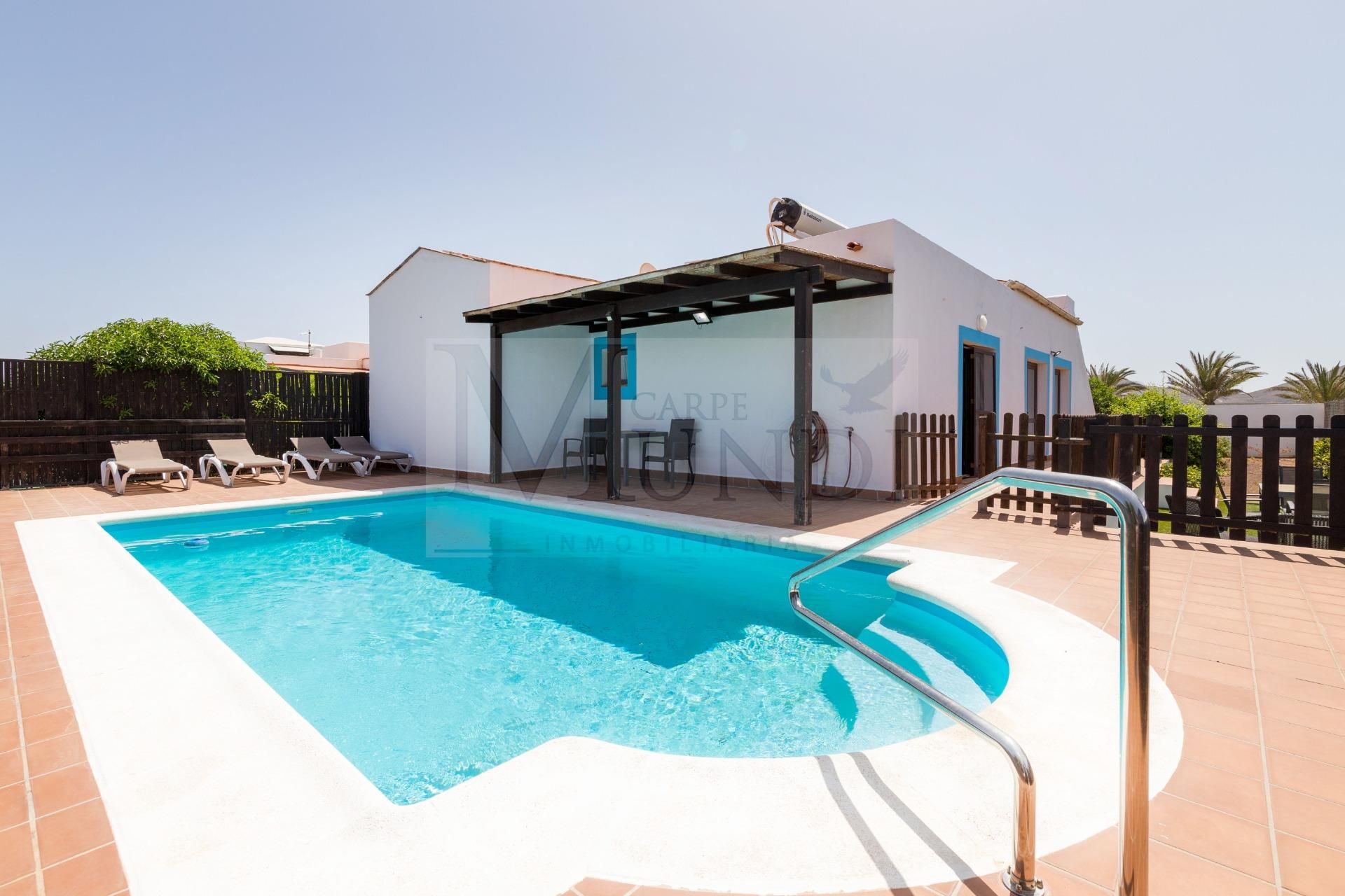 Piscina de Casa o chalet en venta en La Oliva