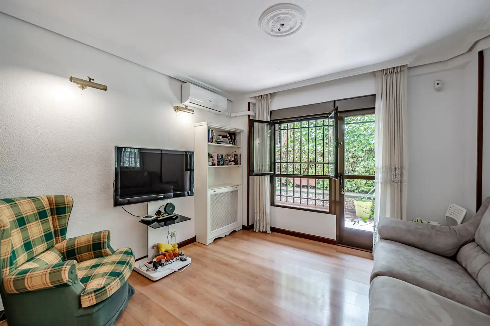 Sala d'estar de Planta baixa de lloguer en Madrid amb Aire condicionat, Calefacció i Terrassa
