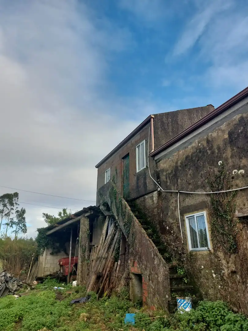 Vista exterior de Finca rústica en venda en Carballo amb Jardí privat