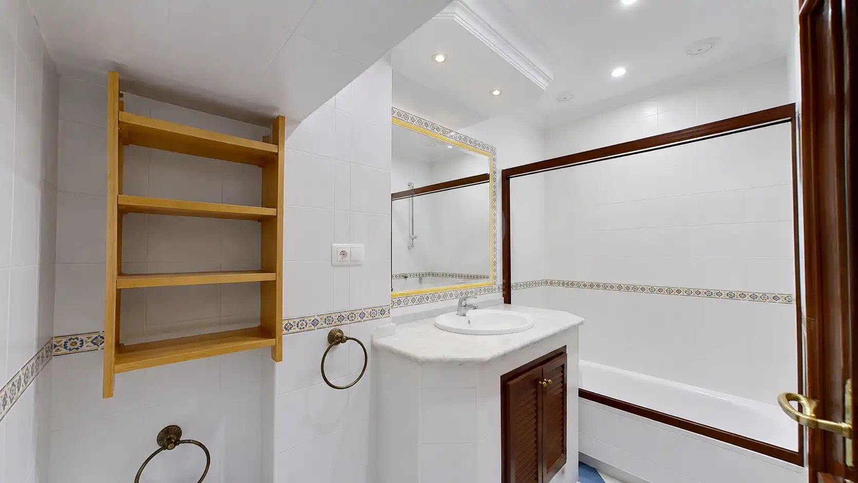 Bathroom of Flat for sale in Arcos de la Frontera  with Air Conditioner