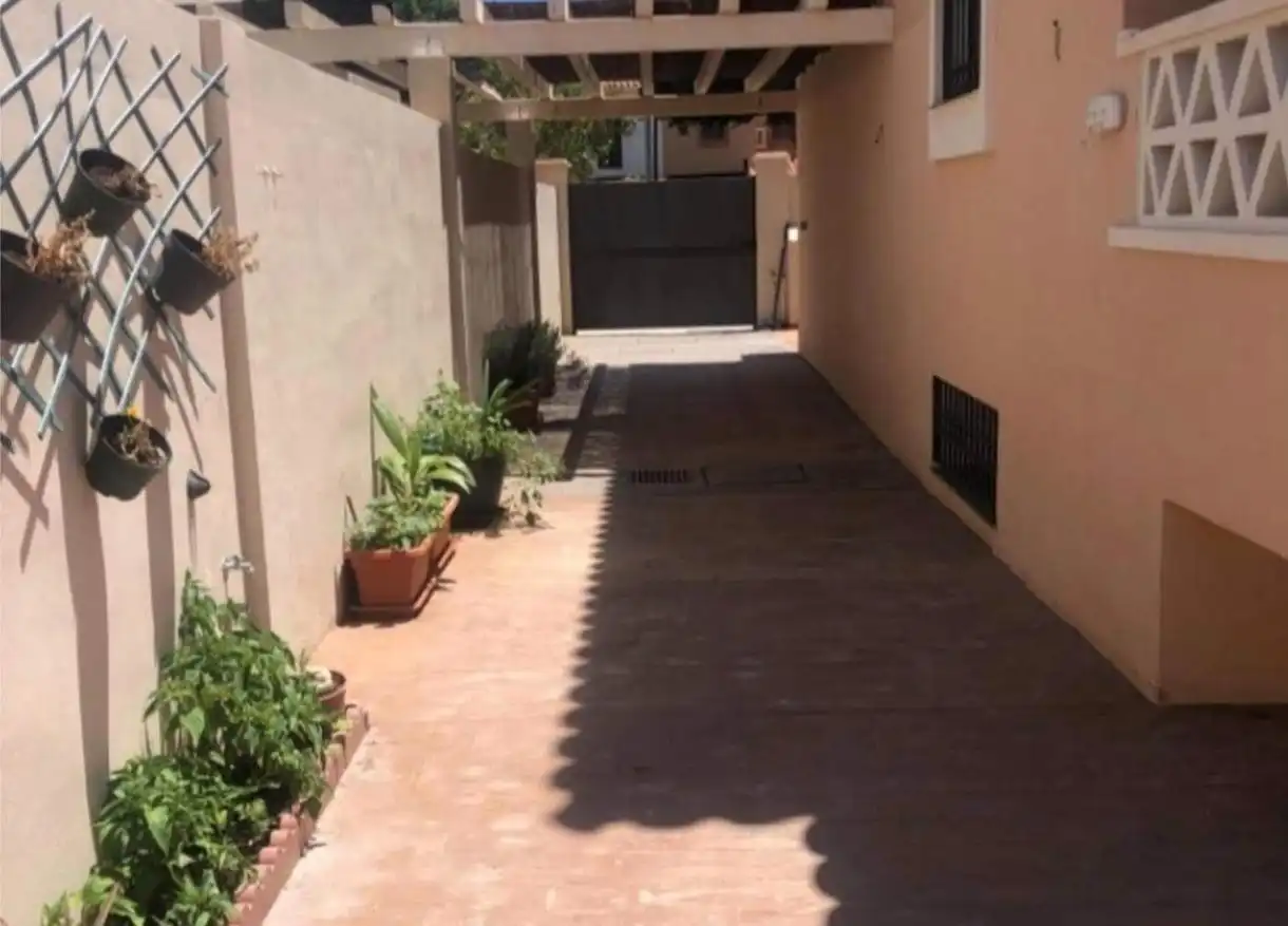 Vista exterior de Casa o xalet de lloguer en Málaga amb Aire condicionat