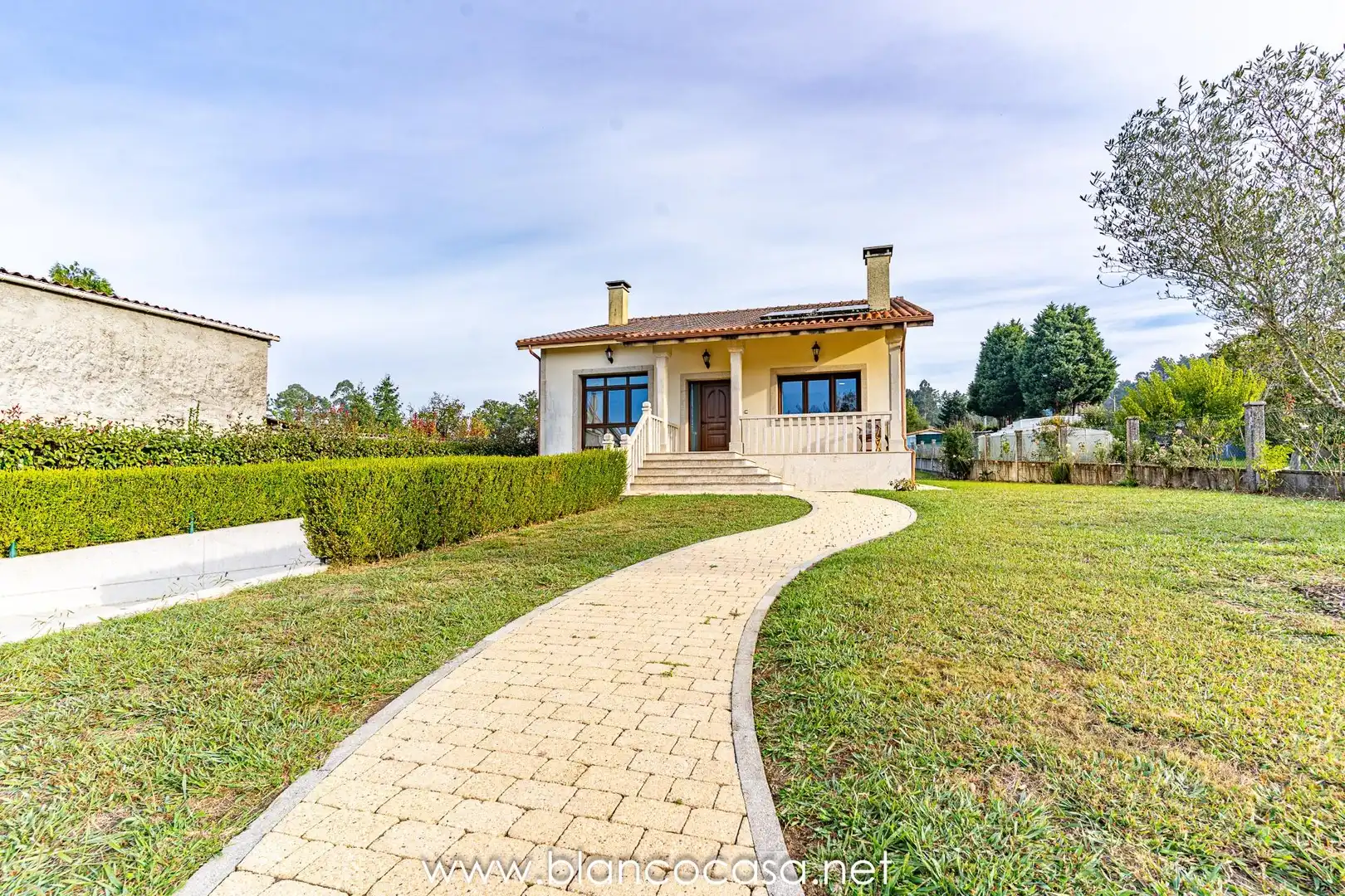Vista exterior de Casa o chalet en venta en Carballo con Calefacción, Trastero y Amueblado