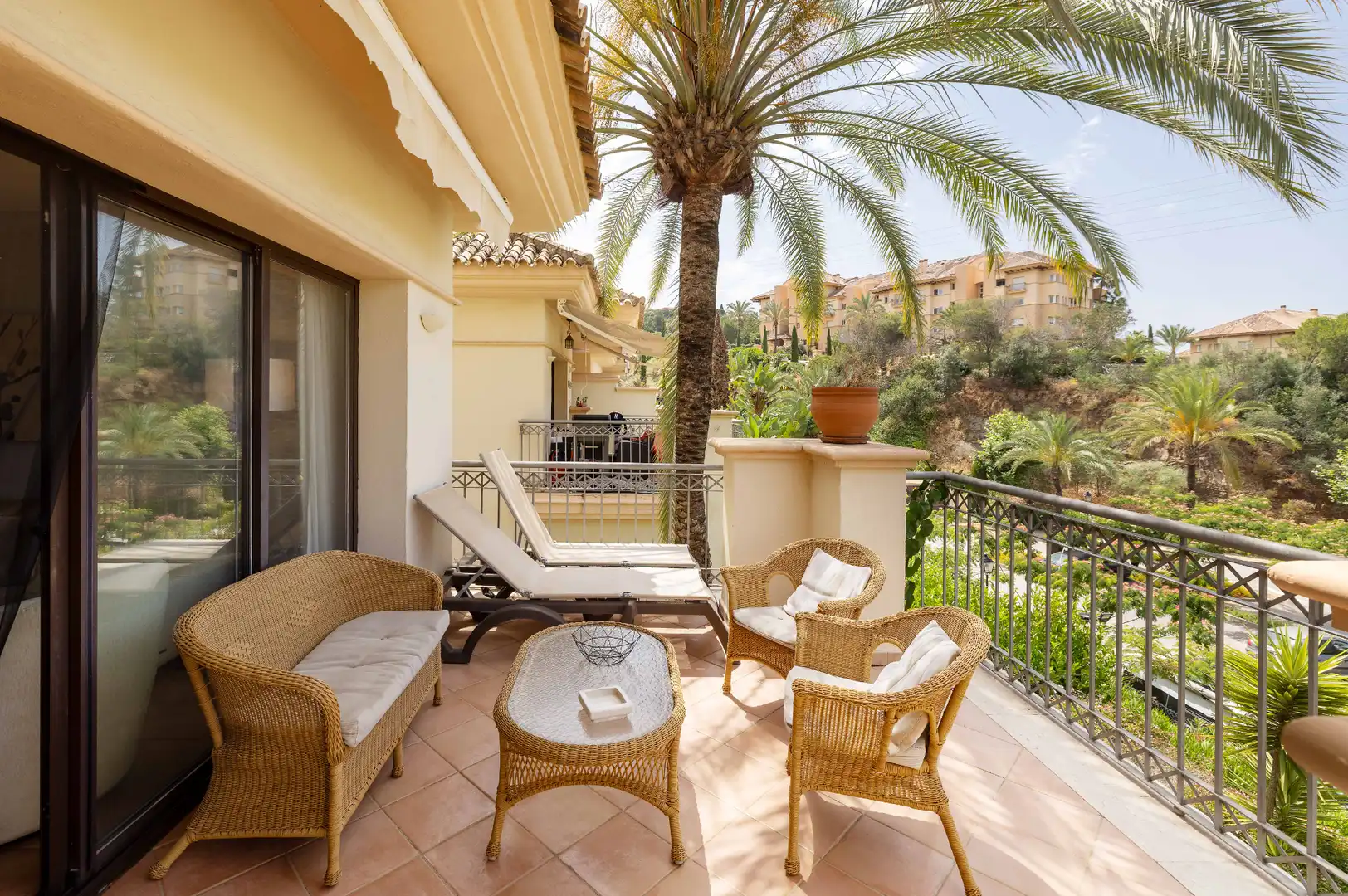 Terrasse von Wohnung zum Verkauf in Marbella mit Klimaanlage, Heizung und Terrasse