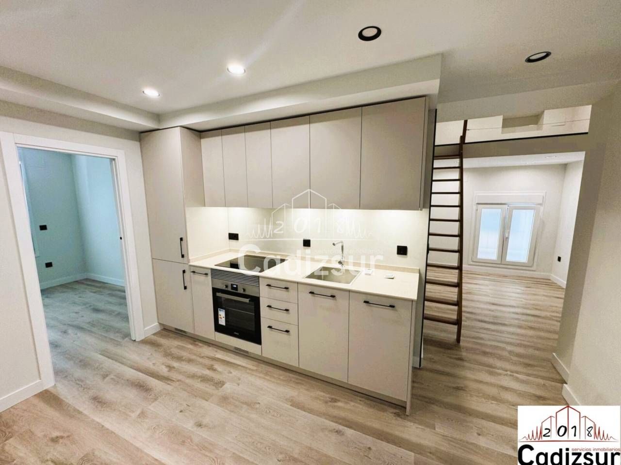 Kitchen of Apartment for sale in  Cádiz Capital  with Air Conditioner and Heating