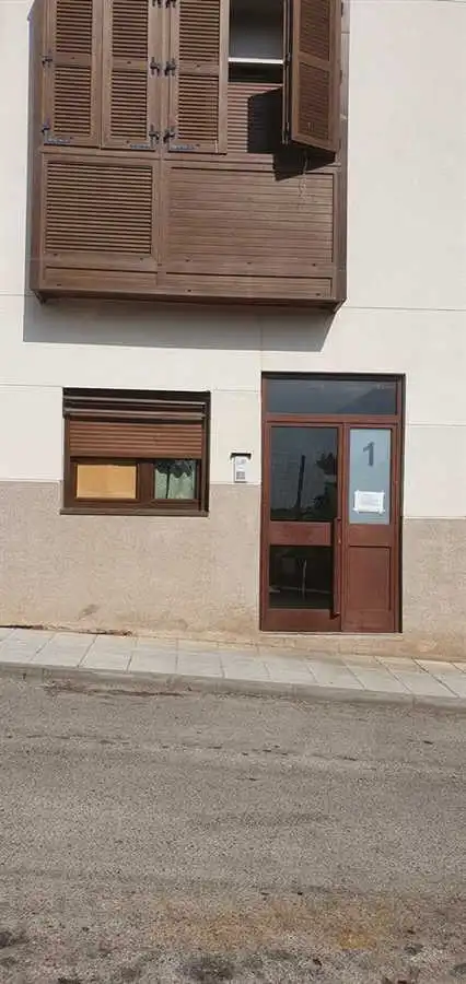 Vista exterior de Local en venda en Horche amb Alarma