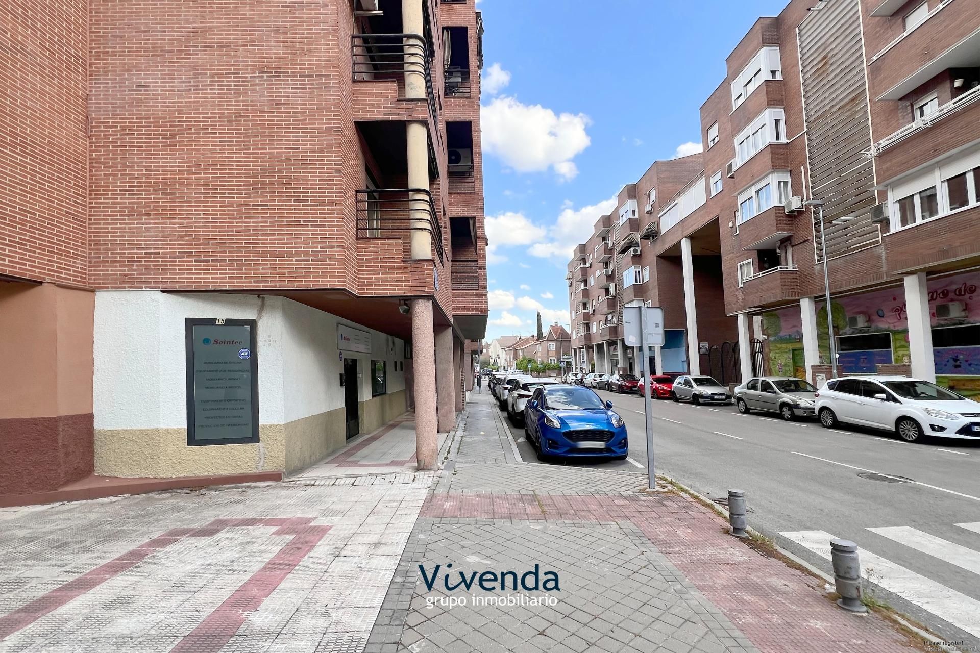Vista exterior de Local en venda en Leganés amb Aire condicionat