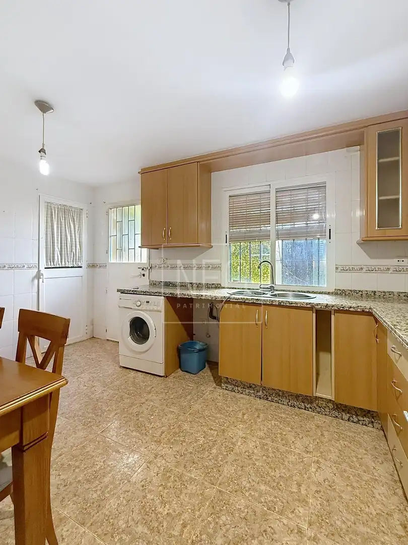Semi-detached house with garden for sale in Avenida ALFAGUARA, imagen 7