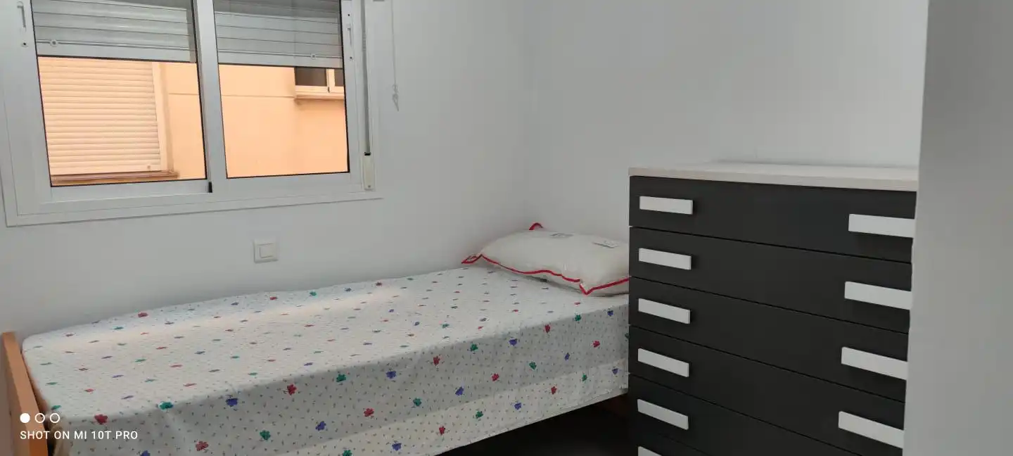 Dormitori de Pis de lloguer en Benalmádena amb Terrassa, Piscina i Moblat