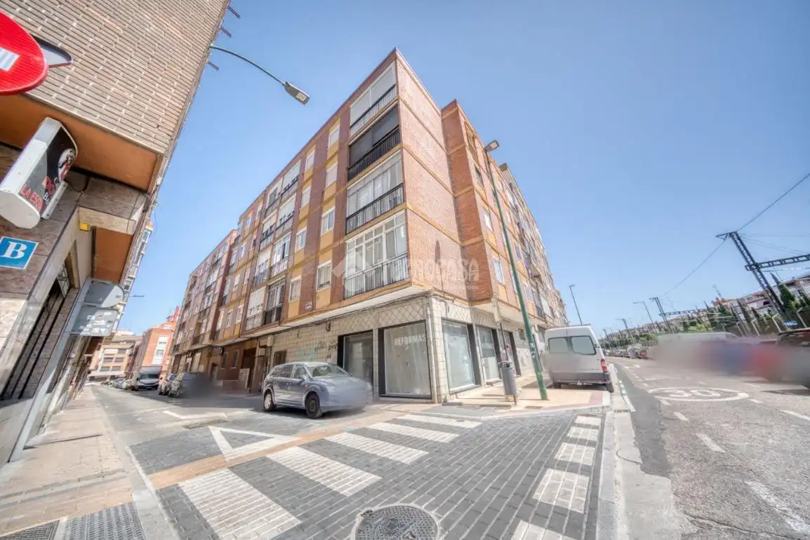 Vista exterior de Pis en venda en Valladolid amb Calefacció i Parquet