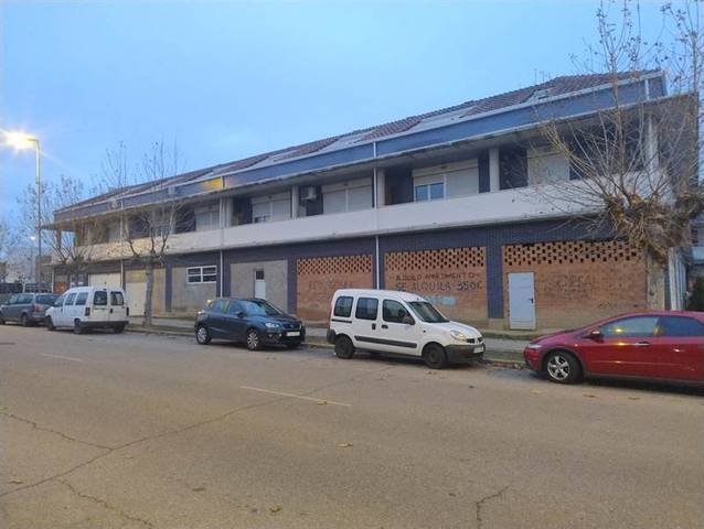 Local comercial en Venta en Polig La Mora en Cistérniga