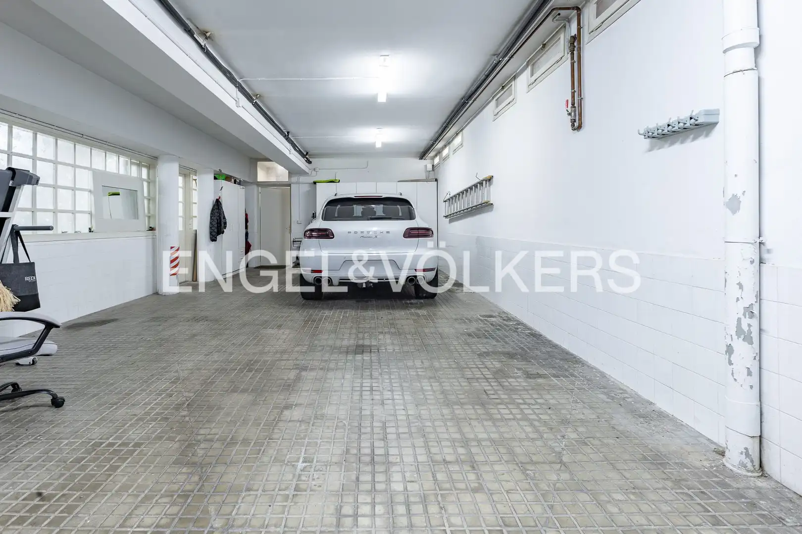 Parking de Casa o chalet en venta en Canovelles con Aire acondicionado, Calefacción y Jardín privado