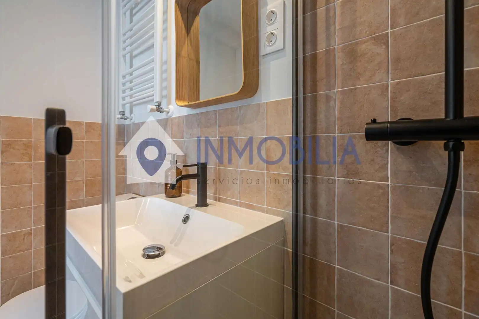 Bathroom of Flat for sale in Madrid  with Air Conditioner, Heating and Terrace