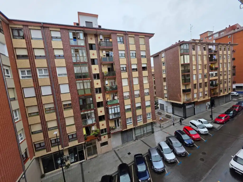 Vista exterior de Pis en venda en Barakaldo  amb Calefacció, Traster i Balcó