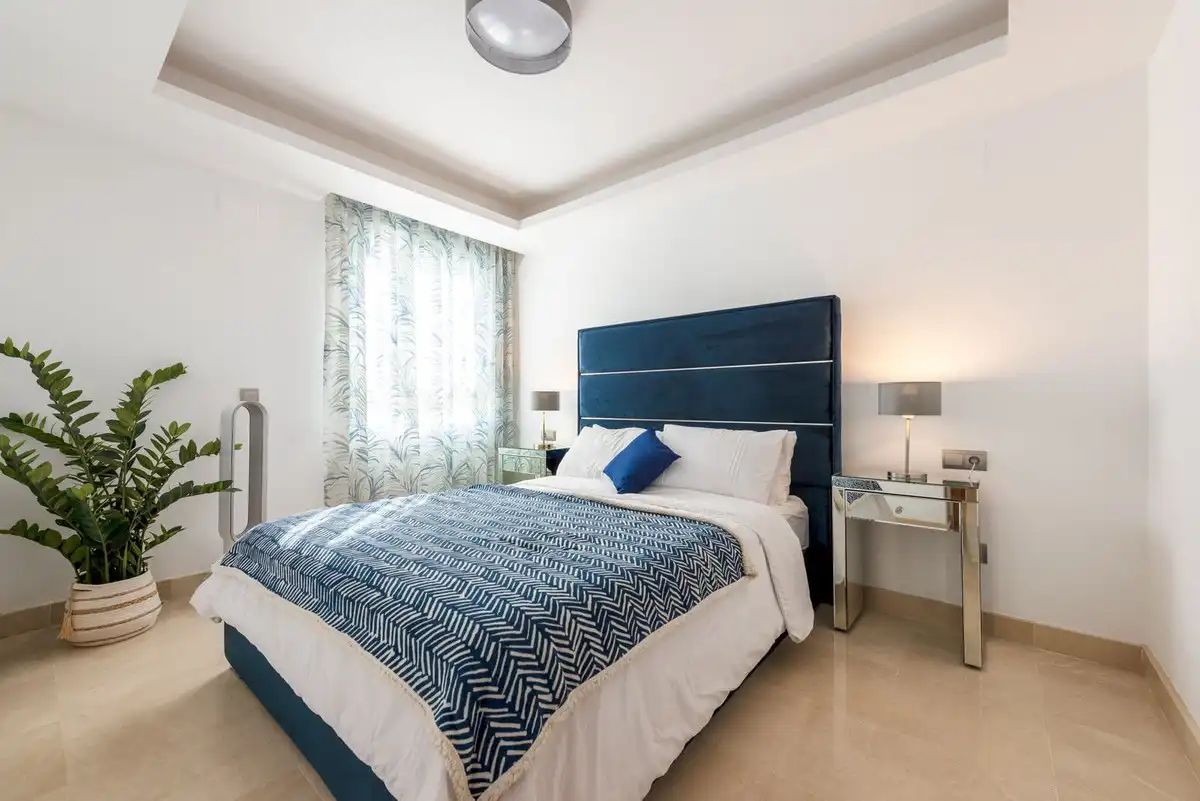 Dormitori de Apartament en venda en Marbella amb Aire condicionat, Terrassa i Piscina comunitària