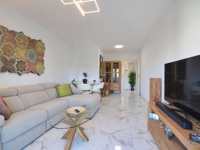 Sala d'estar de Apartament en venda en Fuengirola amb Aire condicionat, Moblat i Forn