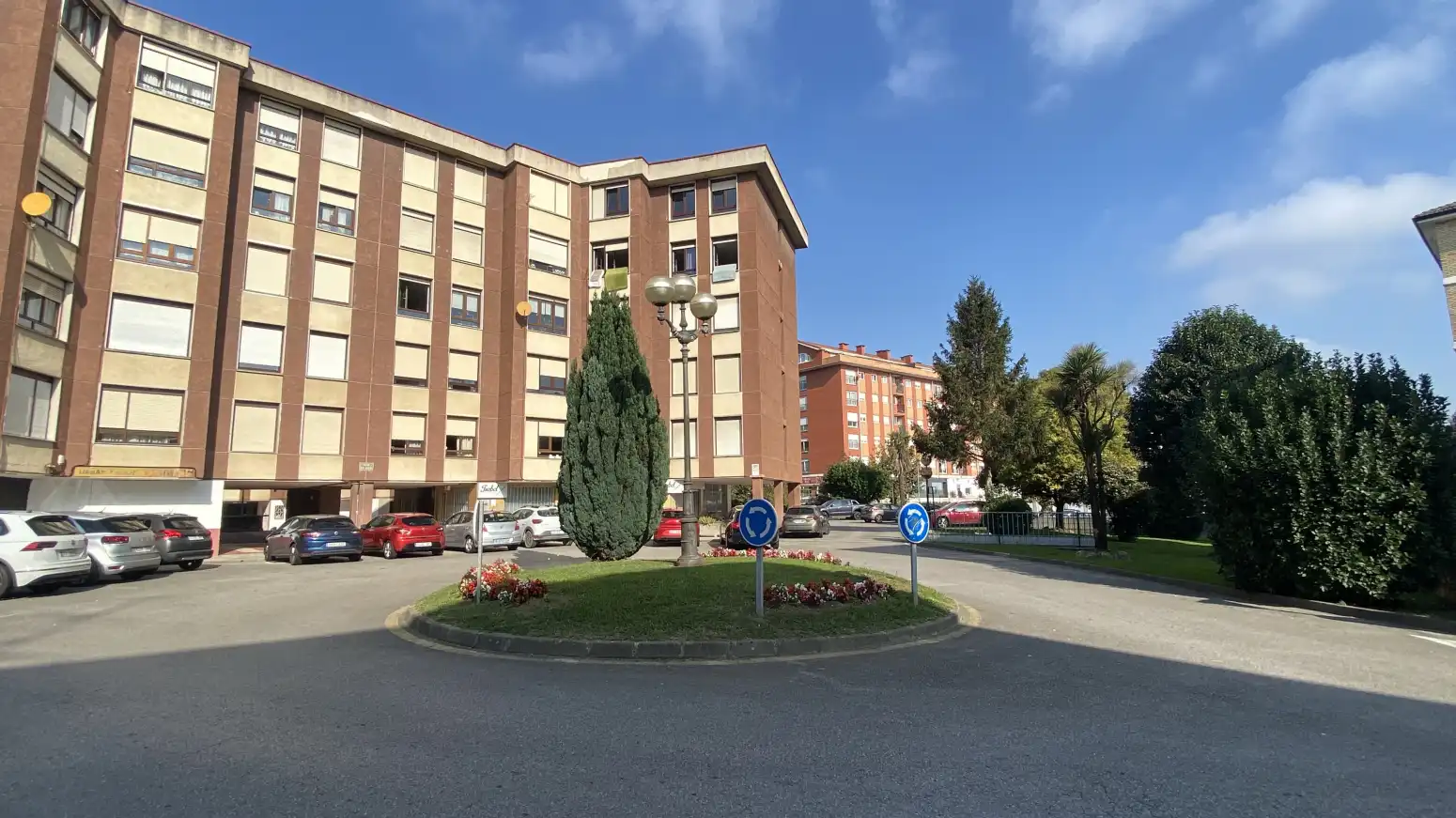 Außenansicht von Garage zum Verkauf in Medio Cudeyo