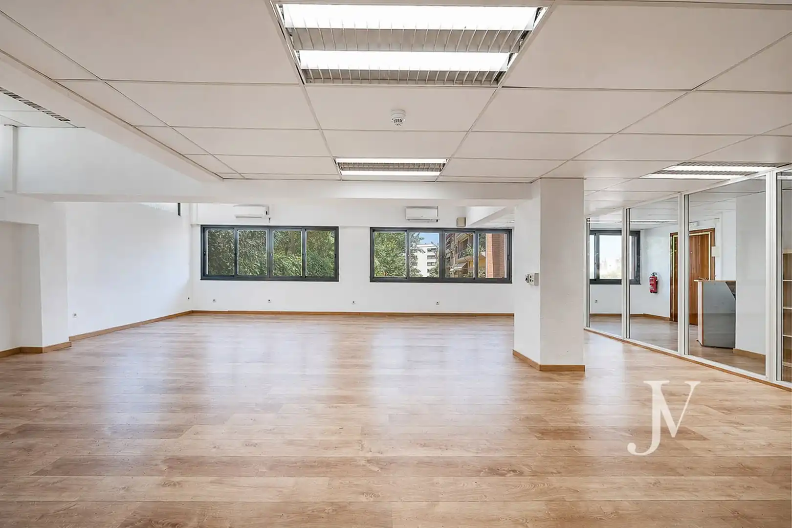 Office for sale in Madrid  with Air Conditioner, Heating and Internet