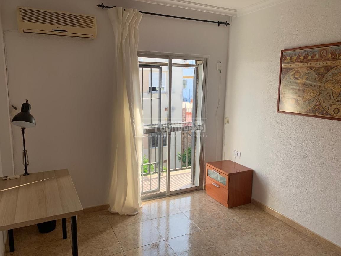 Bedroom of Flat to rent in  Sevilla Capital  with Air Conditioner and Balcony