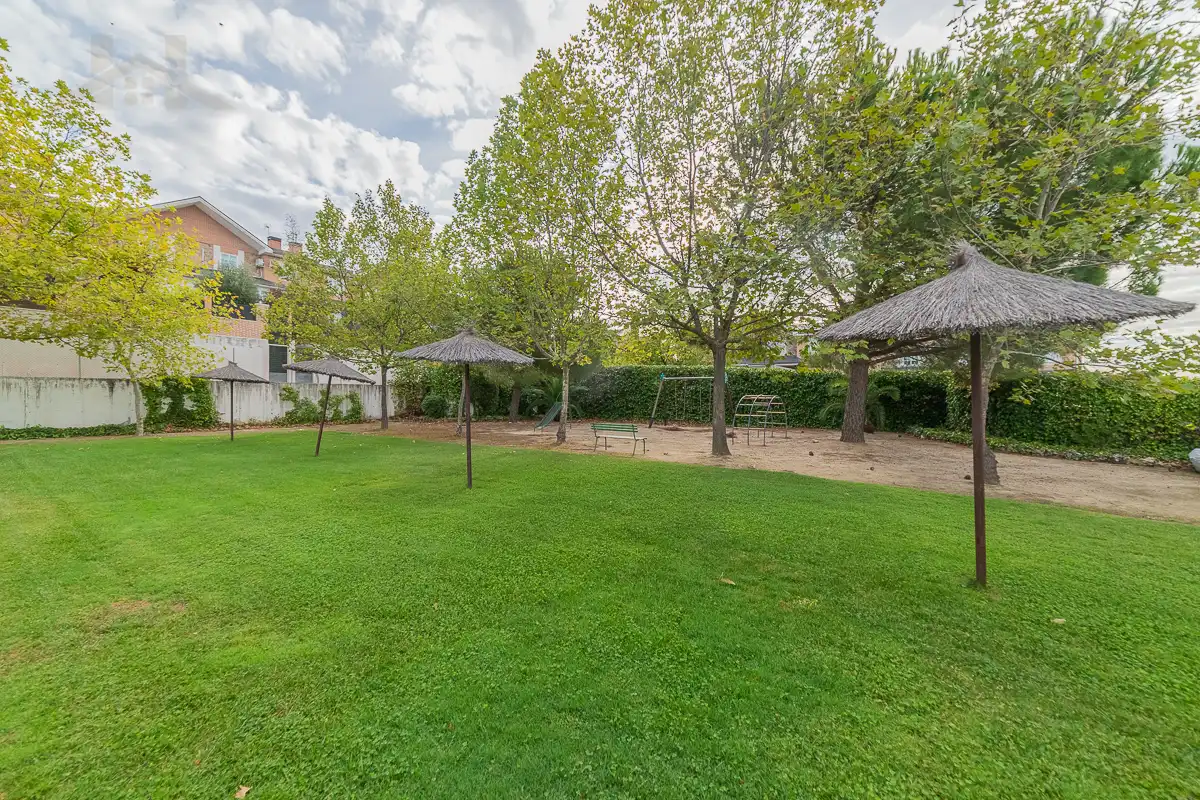 Terraced house with pool for sale in Calle Miguel de Cervantes 120, imagen 7
