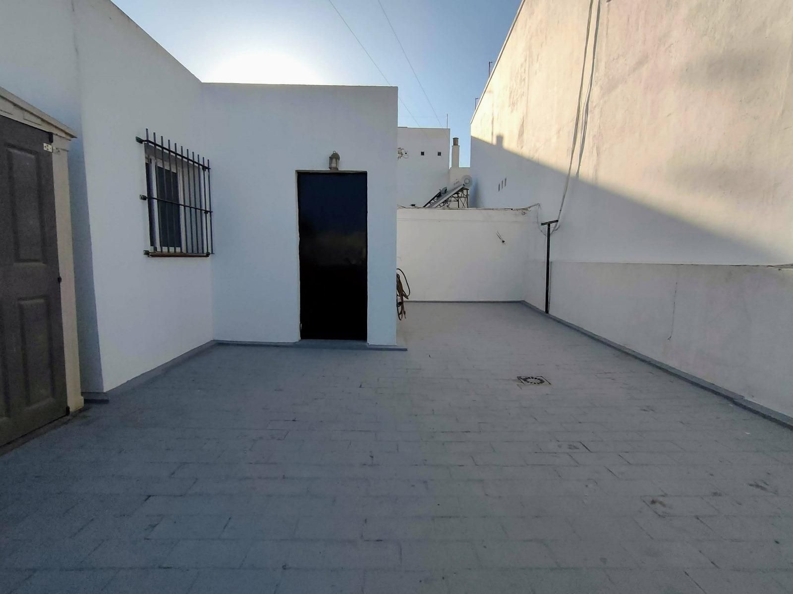 Exterior view of House or chalet for sale in San Fernando  with Air Conditioner