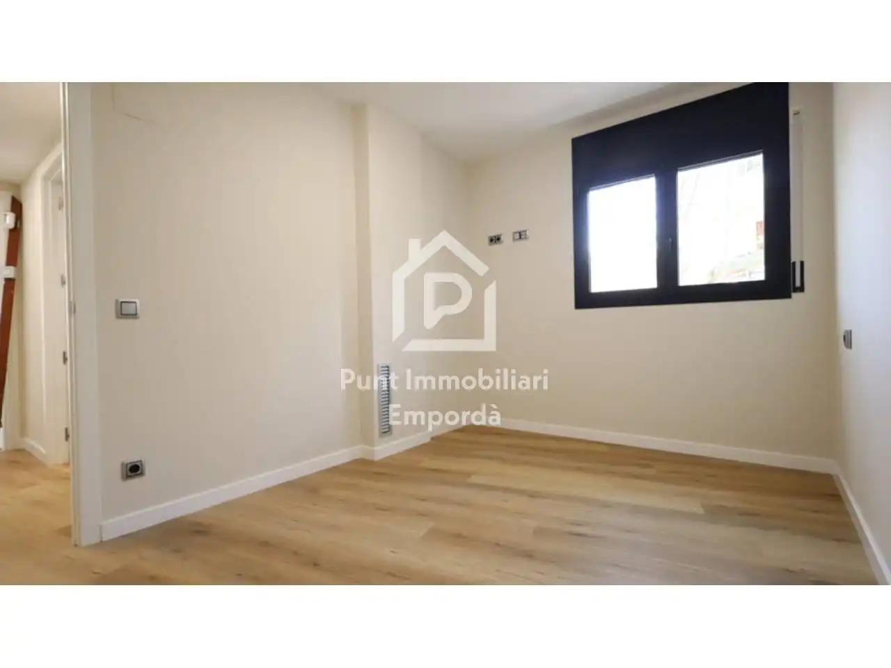 Bedroom of Flat for sale in Llançà  with Air Conditioner, Heating and Parquet flooring