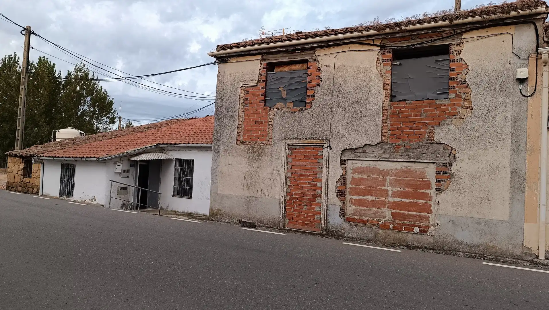 Vista exterior de Finca rústica en venda en Espino de la Orbada amb Moblat