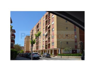 Pis amb ascensor en venda a Calle Riu Montsant