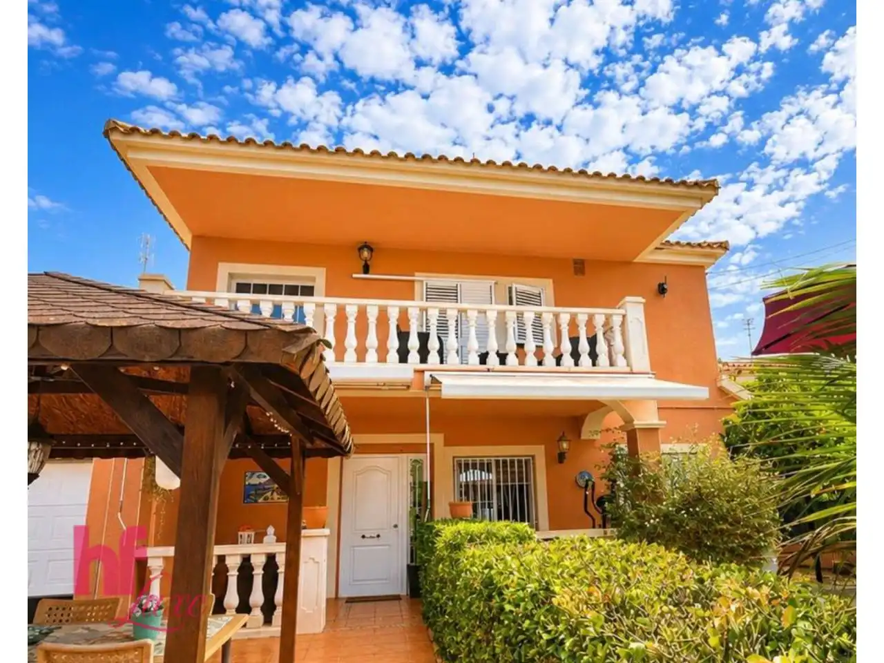 Vista exterior de Casa o xalet en venda en Cubelles amb Aire condicionat, Calefacció i Jardí privat