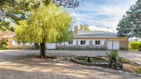 Vista exterior de Finca rústica en venda en Guadalajara Capital amb Aire condicionat i Piscina