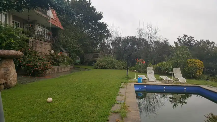 Piscina de Casa o chalet en venta en Pontevedra Capital  con Calefacción, Jardín privado y Terraza