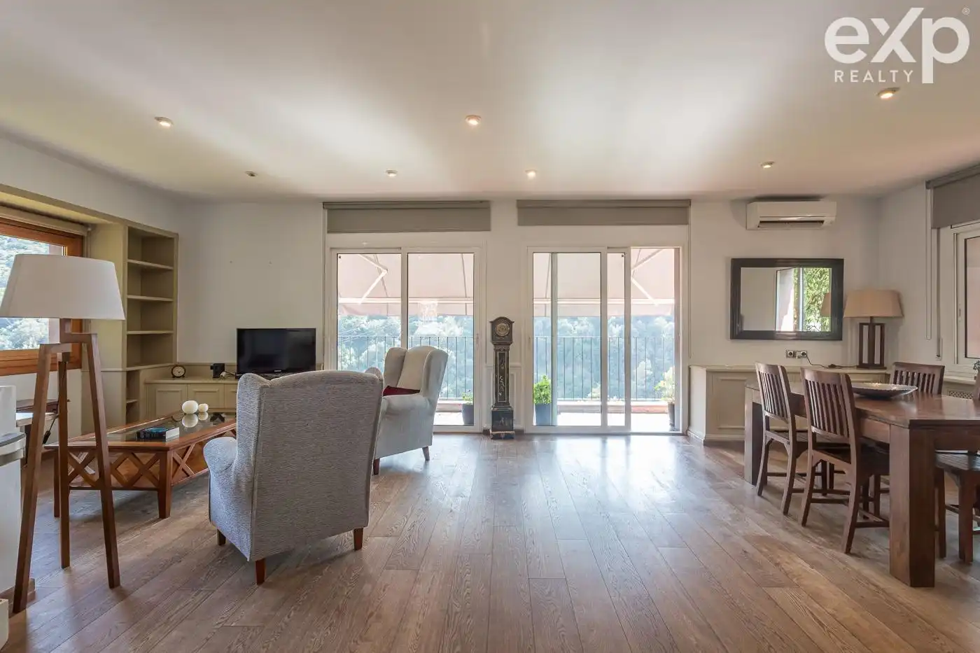 Sala de estar de Casa o chalet en venta en Barcelona con Parquet y Terraza