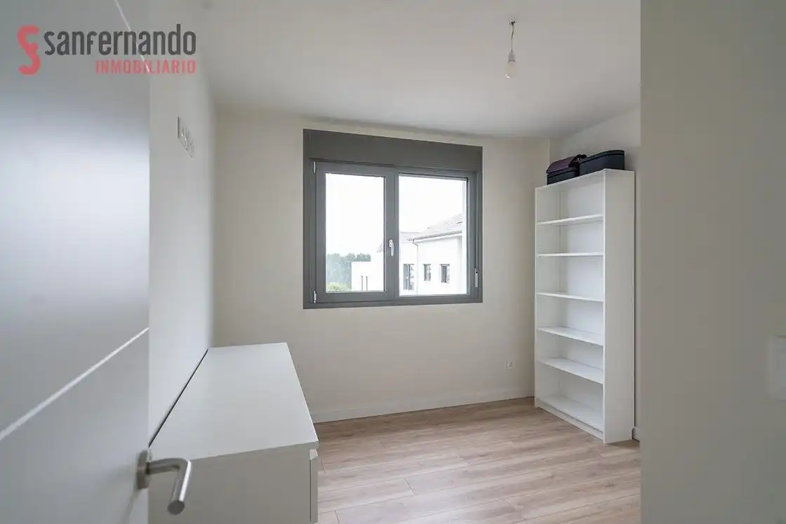 Habitación de Casa adosada en venta en Santa Cruz de Bezana con Calefacción, Jardín privado y Terraza
