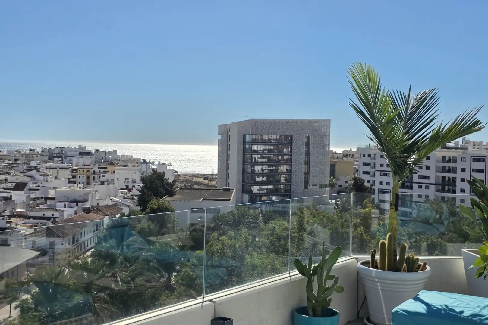 Vista exterior de Àtic en venda en Estepona