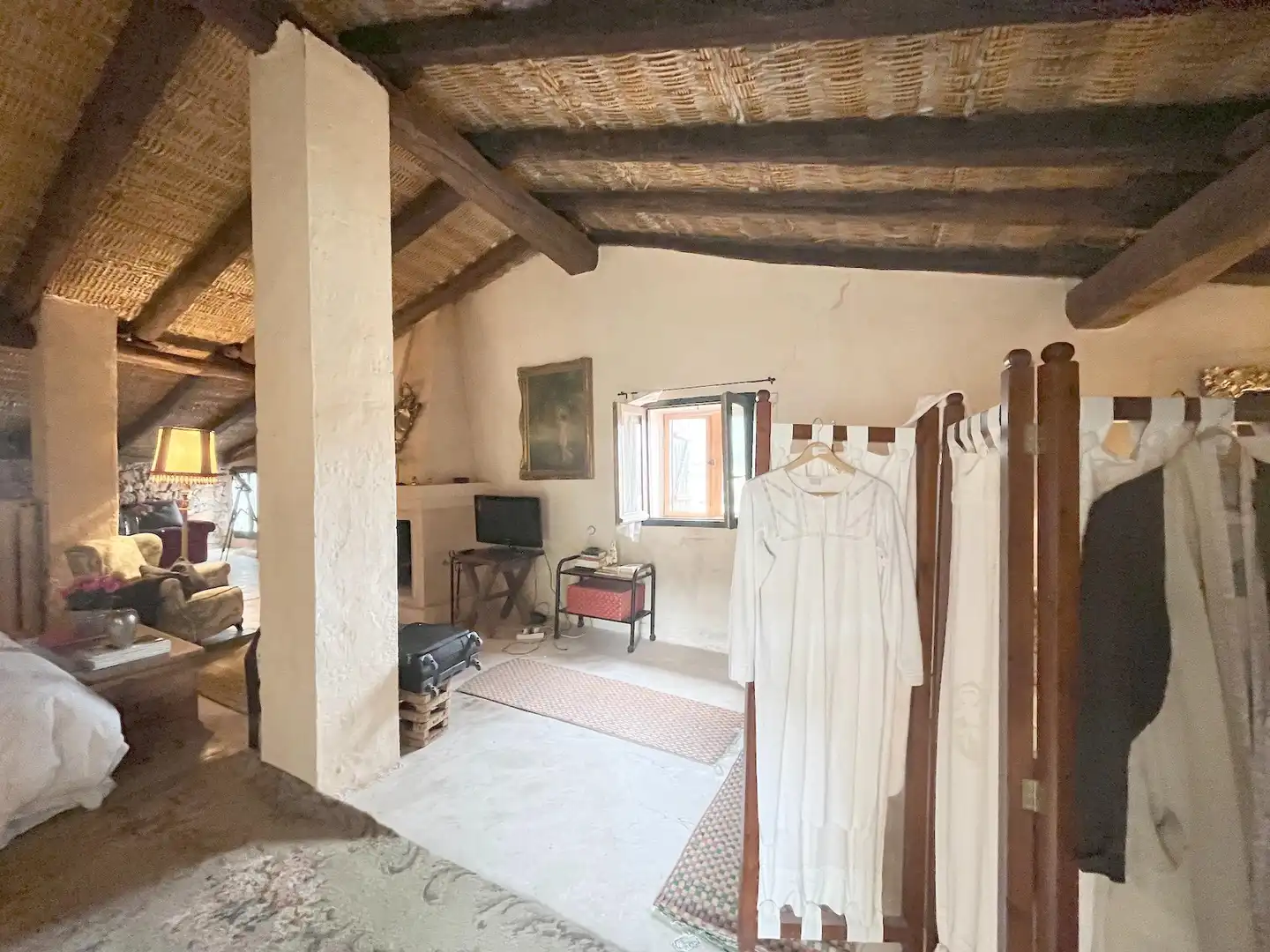 Dormitori de Finca rústica en venda en Bea amb Calefacció, Terrassa i Moblat