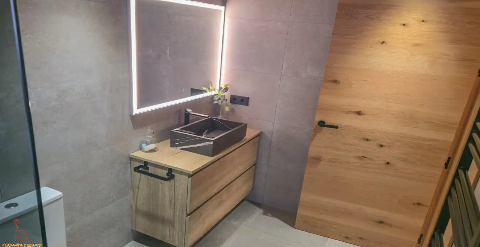 Bathroom of Flat for sale in Puigcerdà  with Heating, Parquet flooring and Storage room