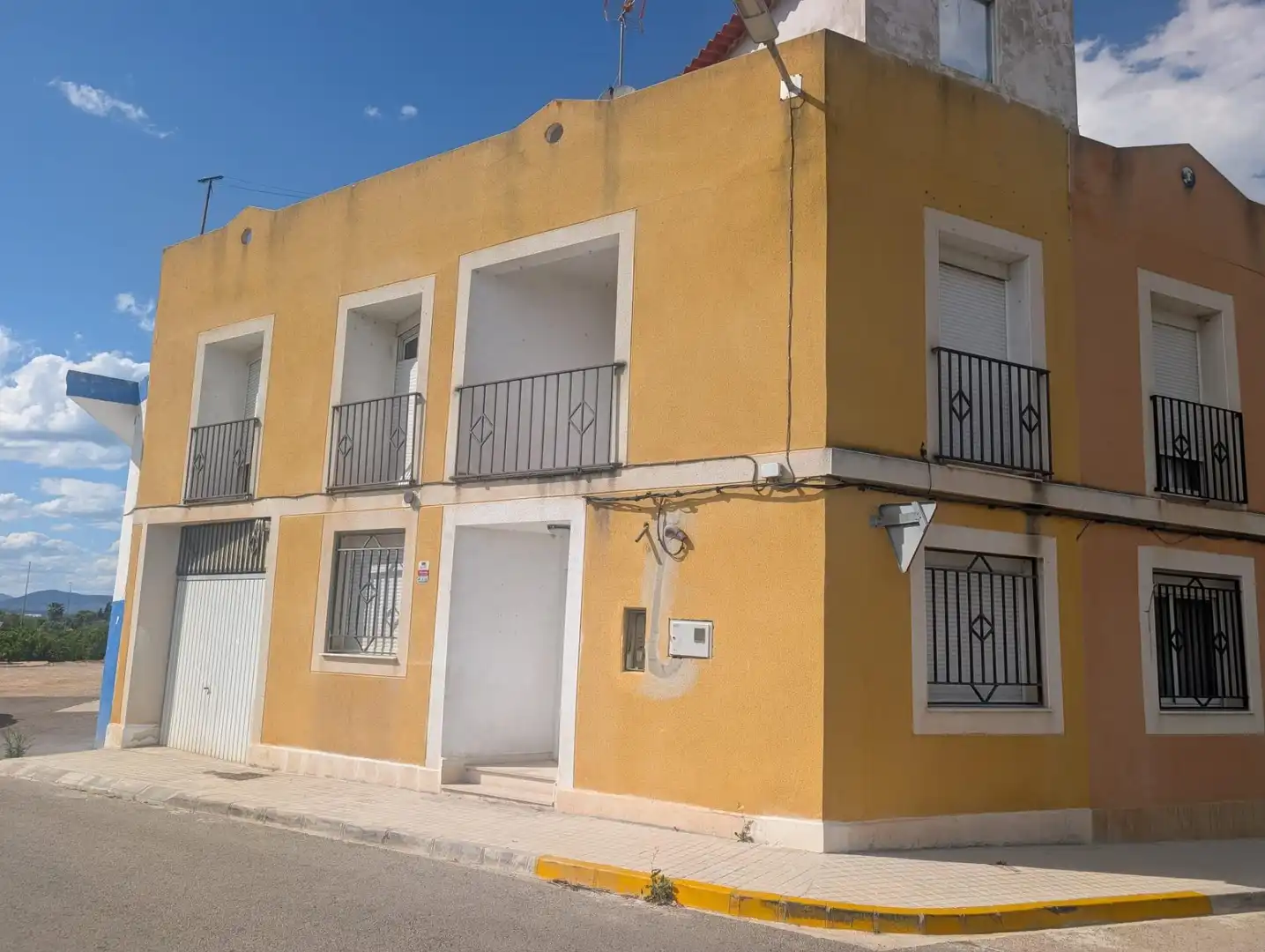 Vista exterior de Casa adosada en venta en Benimuslem