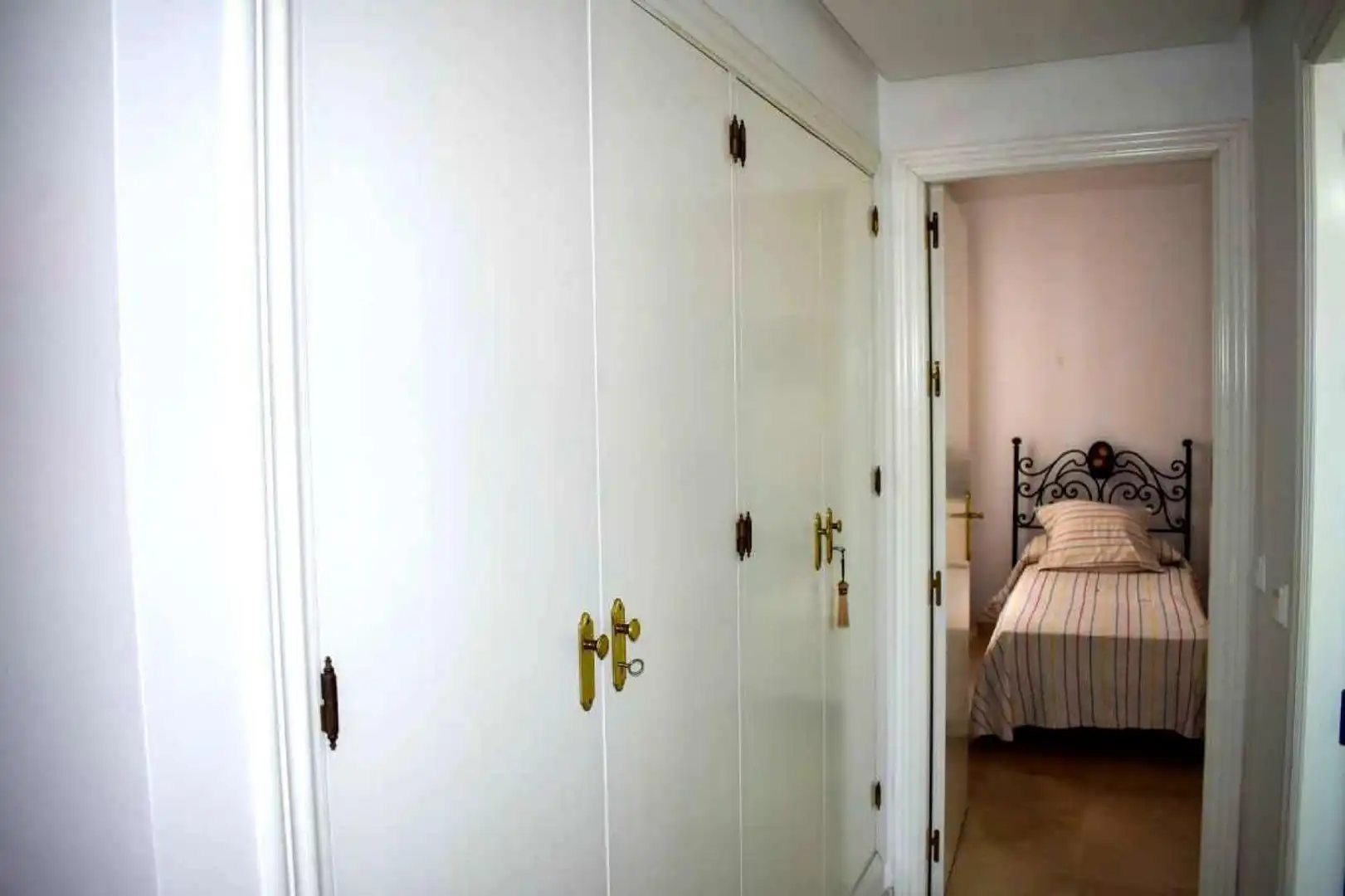 Habitación de Piso de alquiler en Huelva con Aire acondicionado y Amueblado