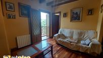 Sala d'estar de Casa o xalet en venda en Ampuero amb Calefacció, Terrassa i Moblat