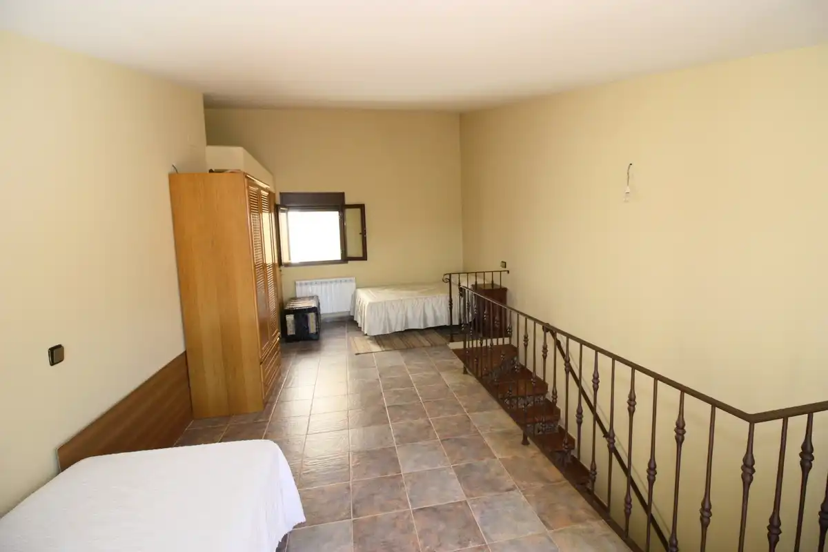 Dormitori de Casa o xalet en venda en Pedro Bernardo amb Calefacció, Terrassa i Moblat
