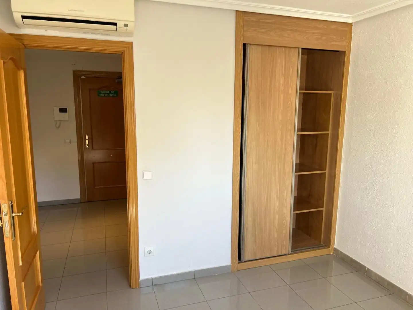 Schlafzimmer von Büro zur Miete in Majadahonda mit Klimaanlage und Heizung