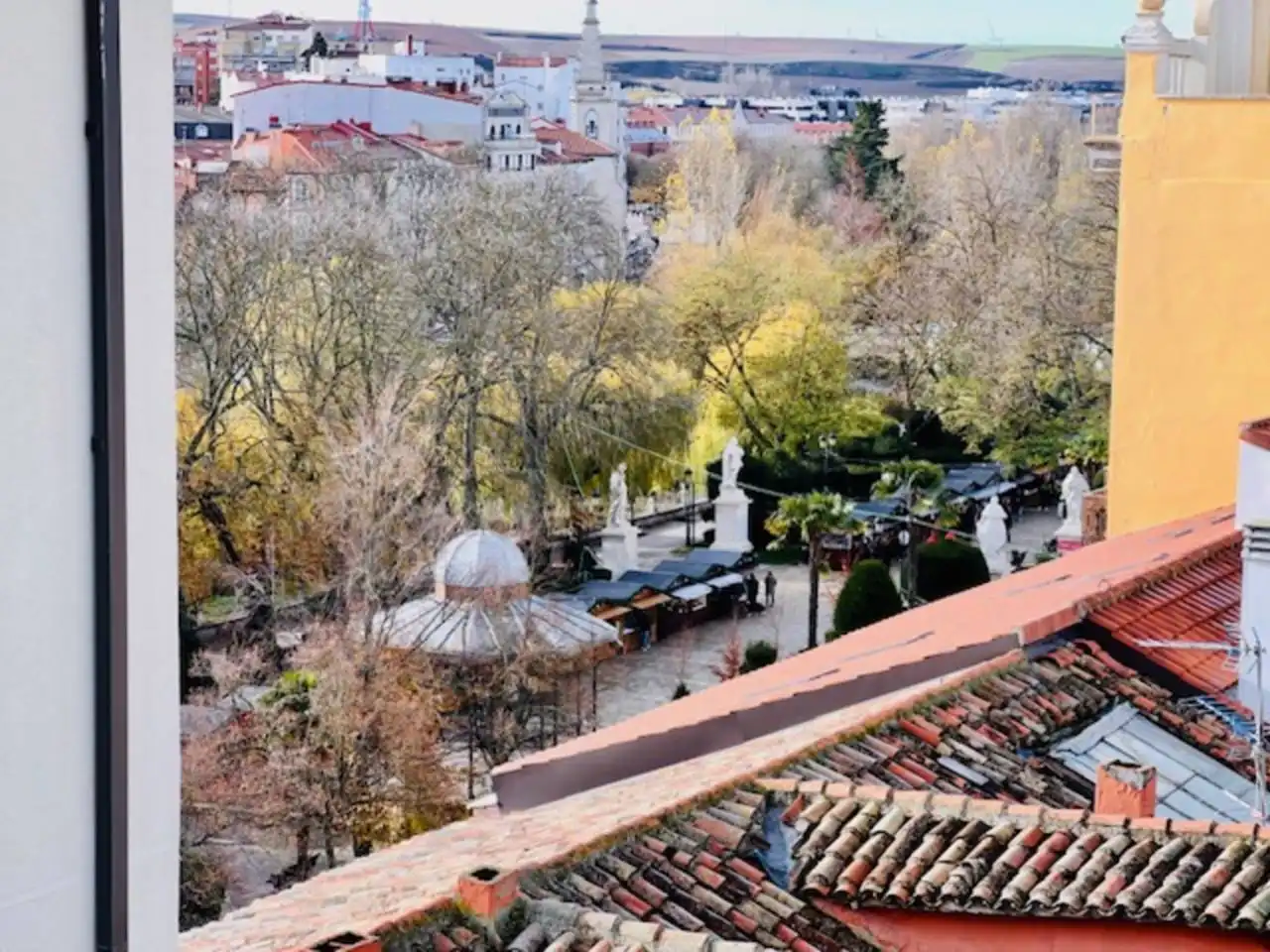 Vista exterior de Dúplex en venda en Burgos amb Calefacció i Balcó