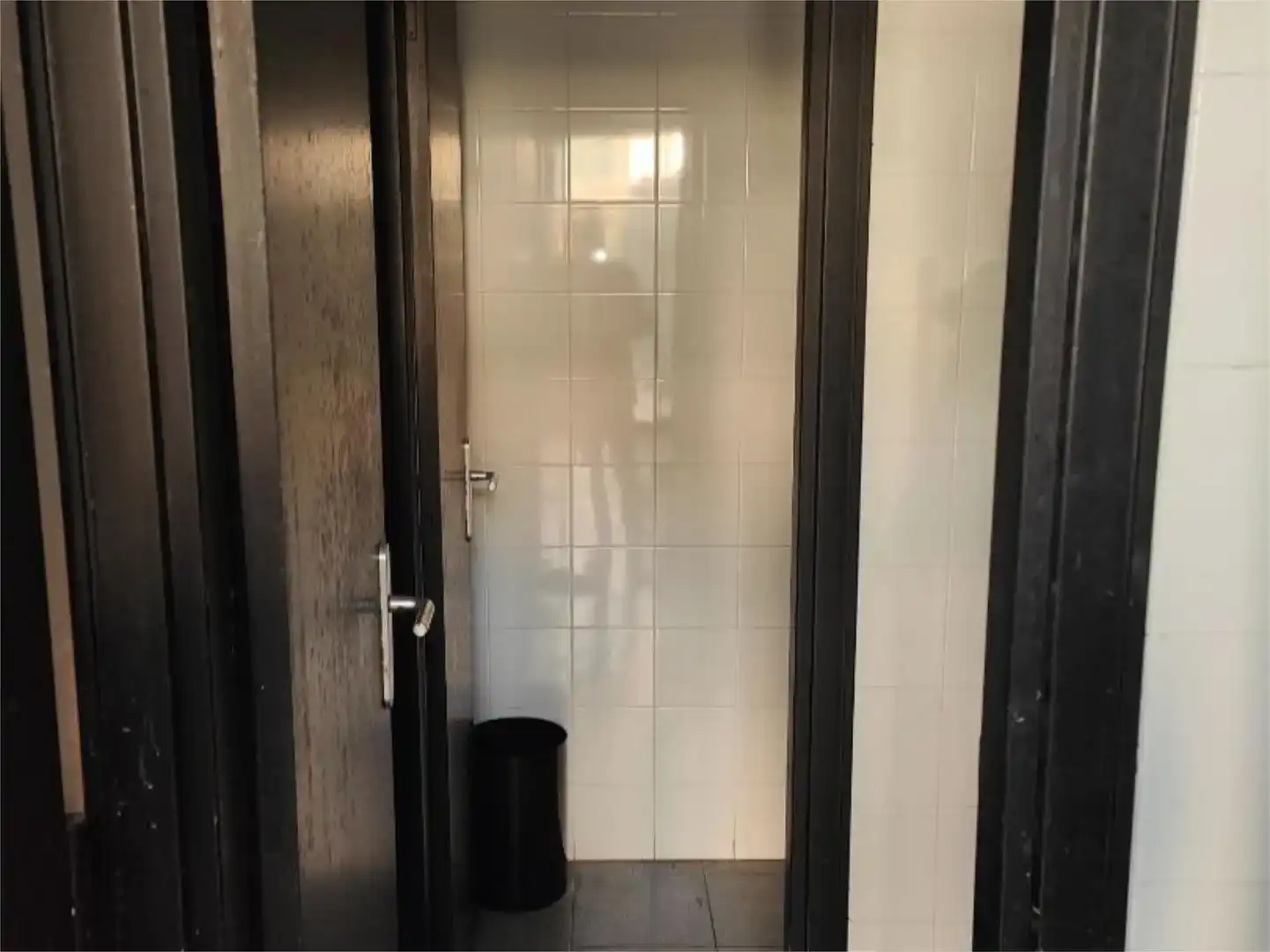 Badezimmer von Fabrikhallen zur Miete in Legutio