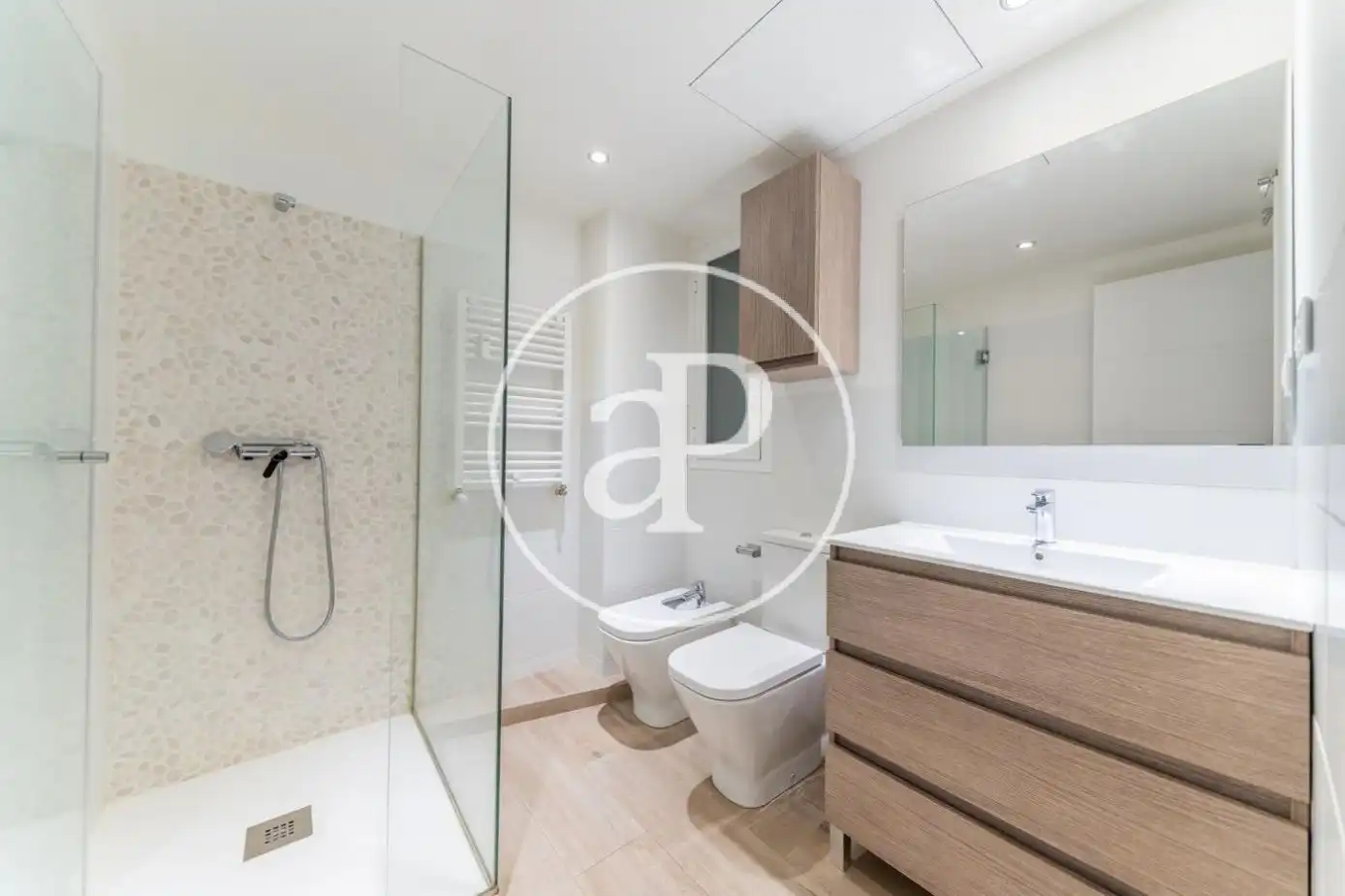 Badezimmer von Wohnung zur Miete in Madrid mit Klimaanlage, Heizung und Abstellraum