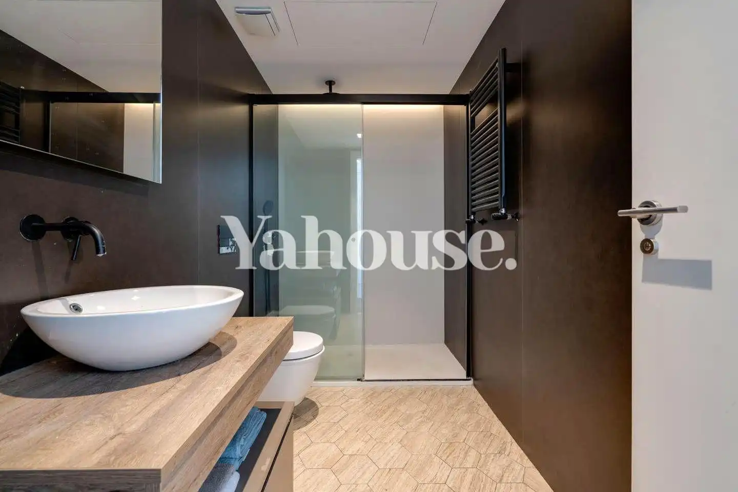 Bathroom of Flat for rent in Barcelona  with Air Conditioner, Heating and Parquet flooring
