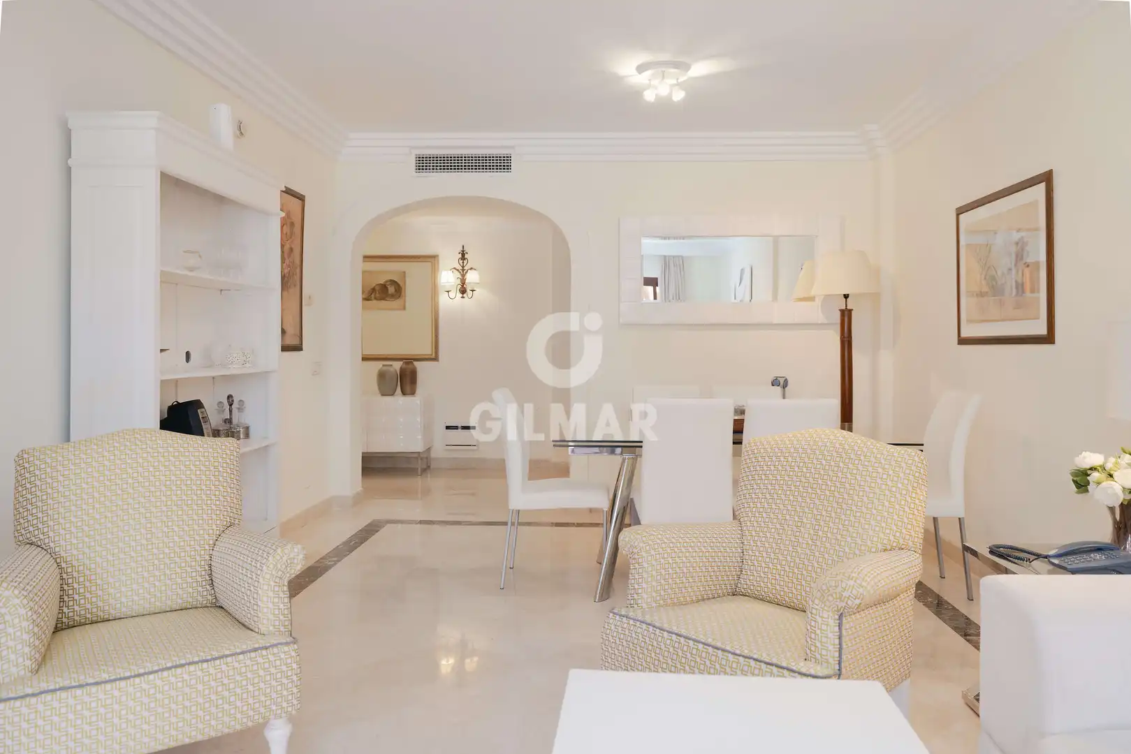 Sala d'estar de Apartament en venda en Marbella amb Calefacció, Traster i Piscina