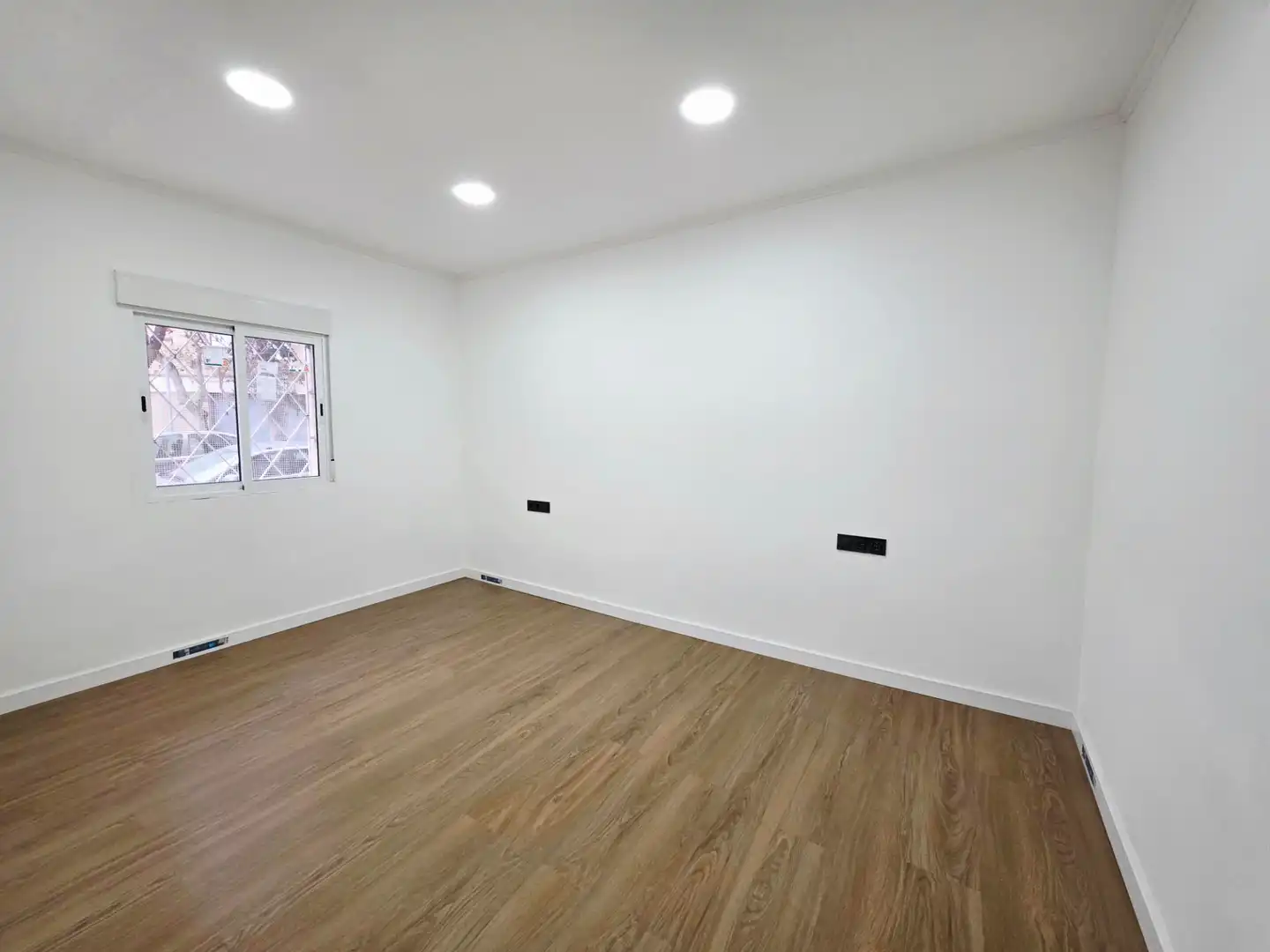 Flat for sale in Barcelona  with Air Conditioner and Heating