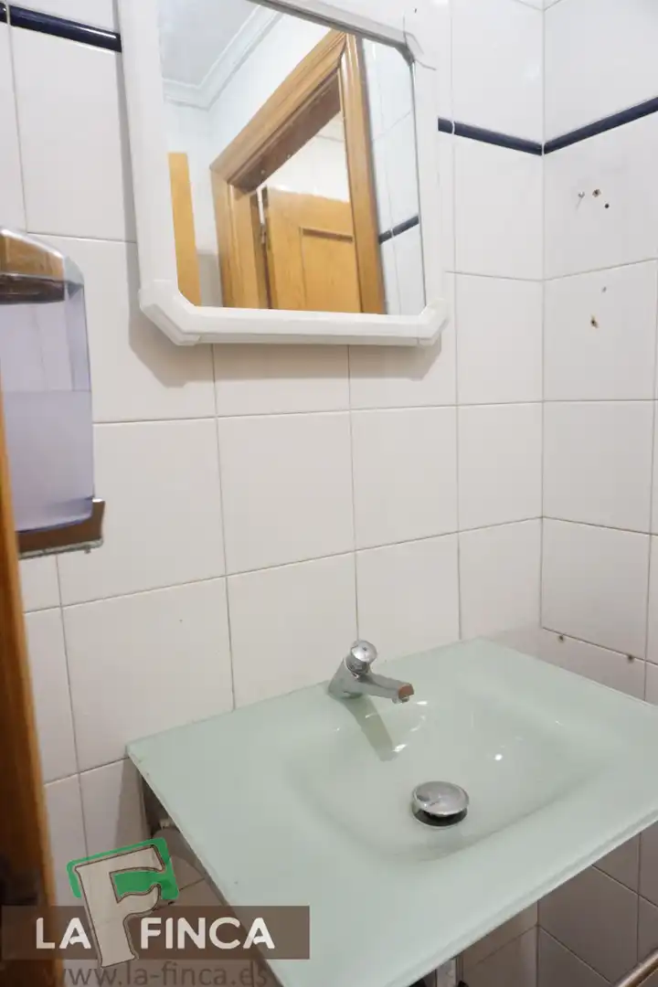 Badezimmer von Geschaftsraum zum Verkauf in Oviedo 