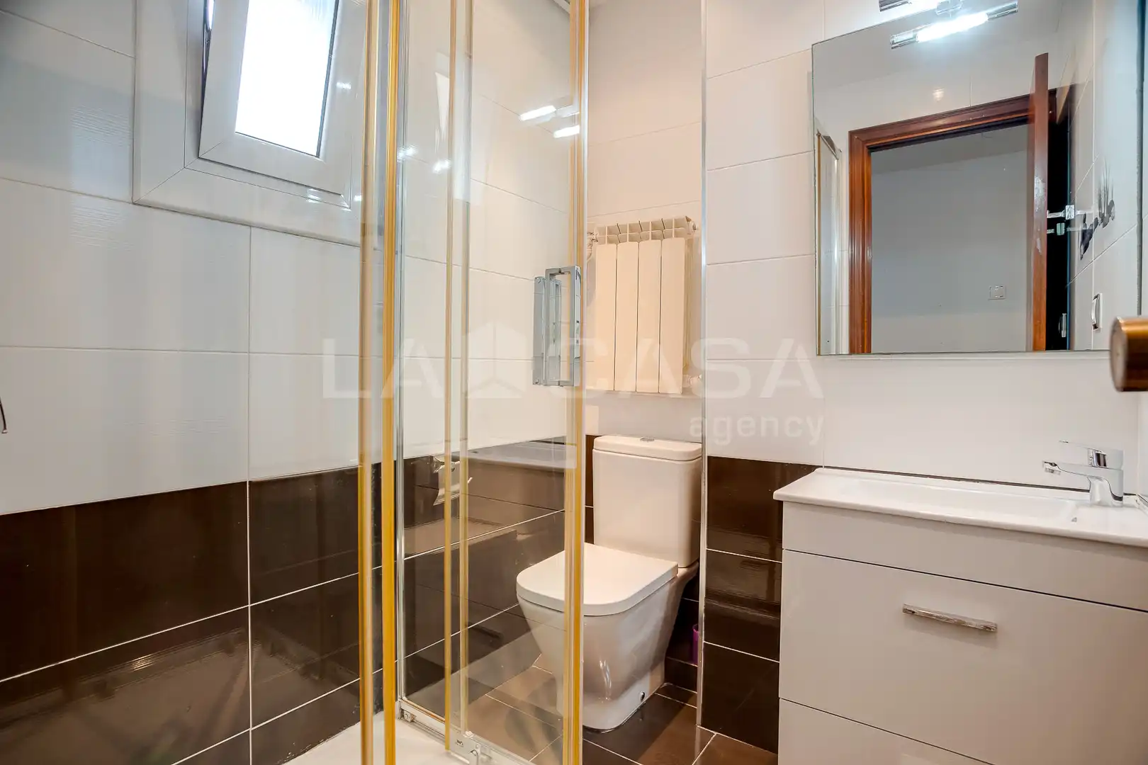 Bathroom of Attic for sale in L'Hospitalet de Llobregat  with Terrace
